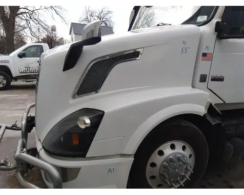 VOLVO VNL HOOD