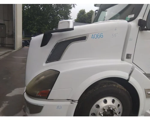 VOLVO VNL HOOD