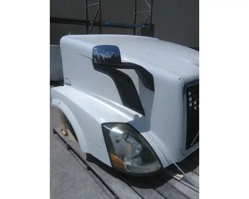 VOLVO VNL HOOD