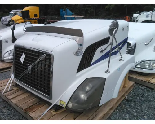 VOLVO VNL HOOD