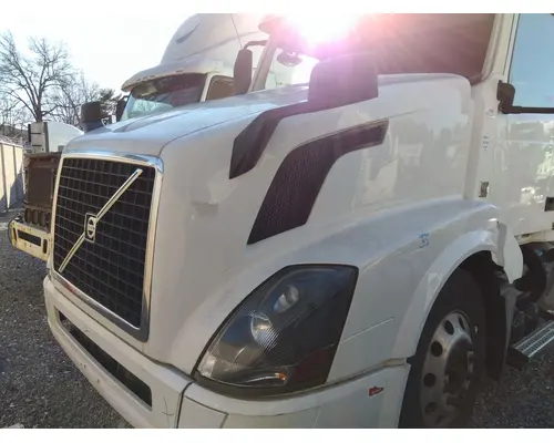 VOLVO VNL HOOD