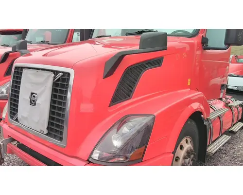 VOLVO VNL HOOD