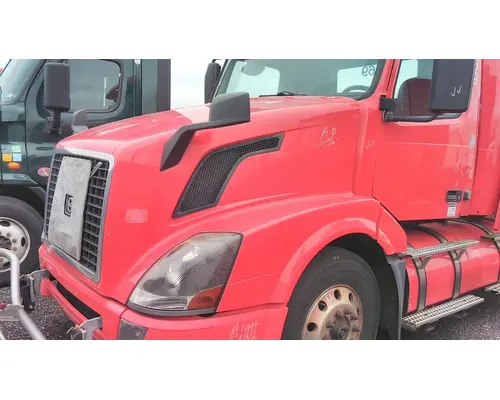 VOLVO VNL HOOD
