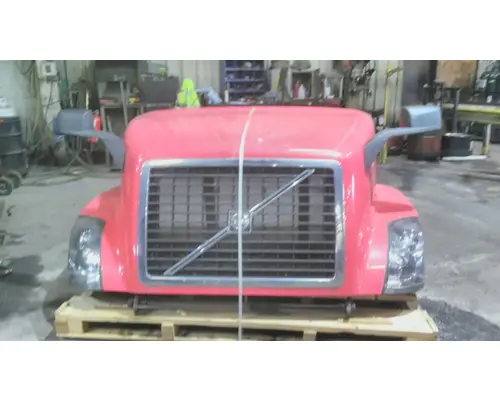 VOLVO VNL HOOD