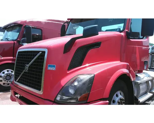 VOLVO VNL HOOD