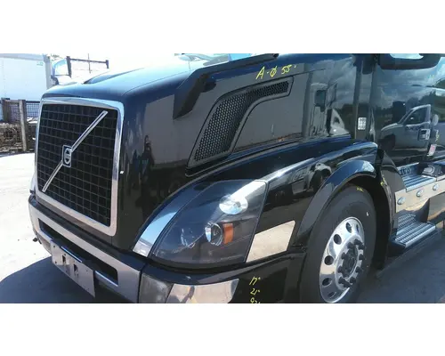 VOLVO VNL HOOD