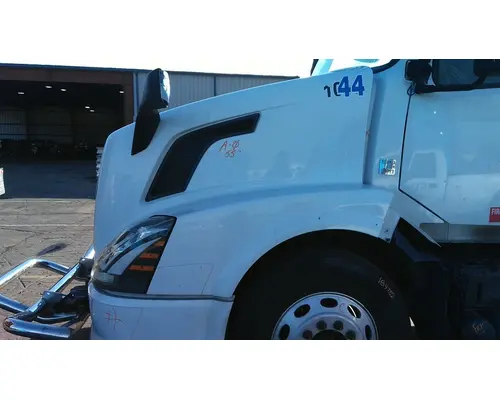 VOLVO VNL HOOD