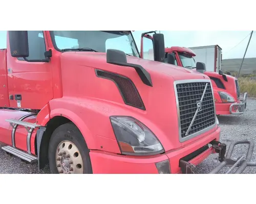 VOLVO VNL HOOD