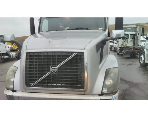 VOLVO VNL HOOD