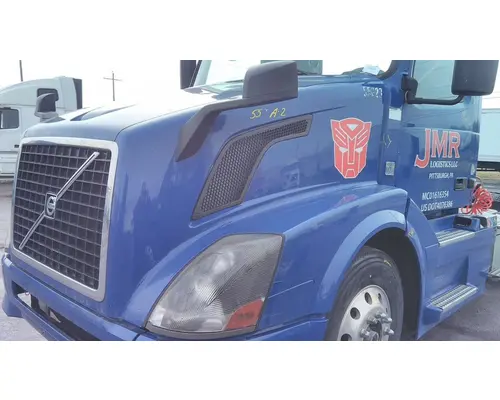 VOLVO VNL HOOD