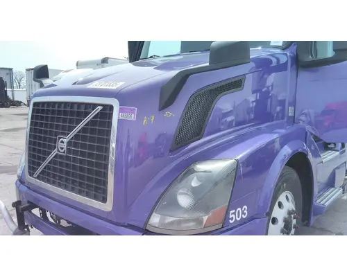 VOLVO VNL HOOD