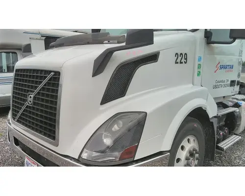 VOLVO VNL HOOD