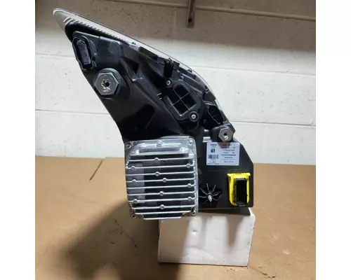 VOLVO VNL Headlamp Assembly