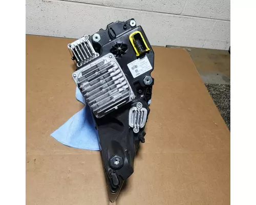 VOLVO VNL Headlamp Assembly