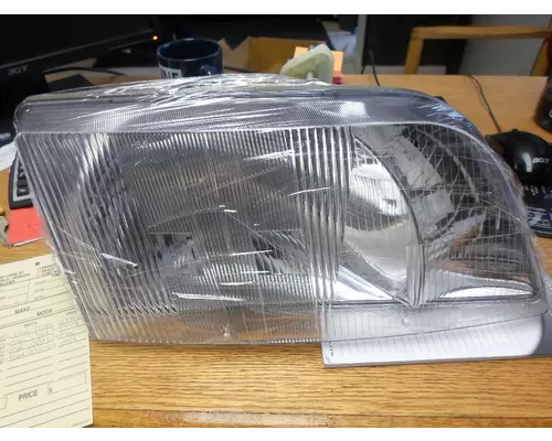 VOLVO VNL Headlamp Assembly