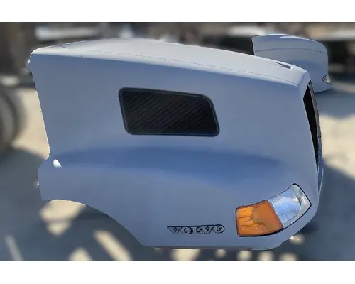 VOLVO VNL Hood
