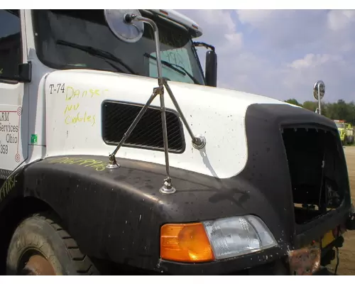 VOLVO VNL Hood