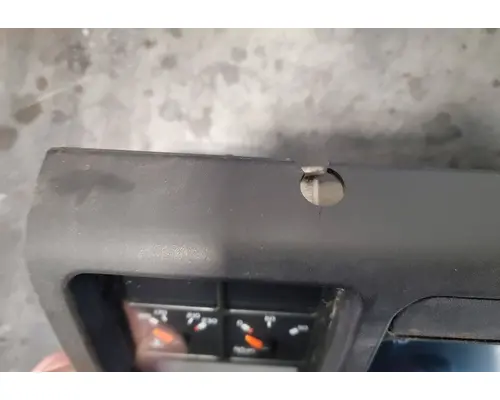 VOLVO VNL Instrument Cluster