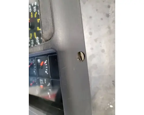 VOLVO VNL Instrument Cluster