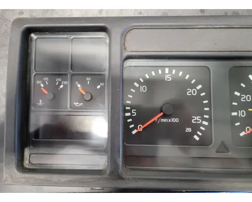 VOLVO VNL Instrument Cluster