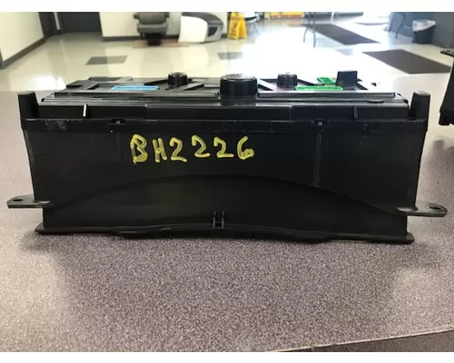 VOLVO VNL Instrument Cluster