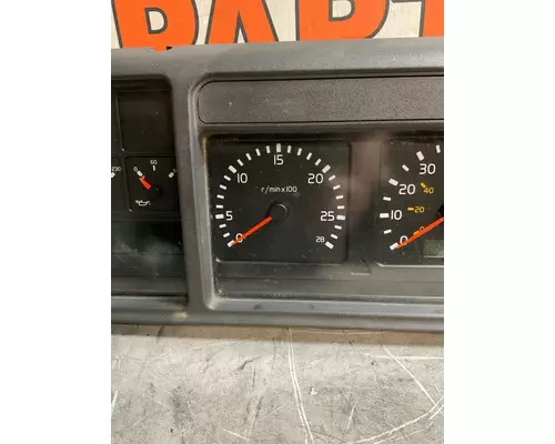 VOLVO VNL Instrument Cluster
