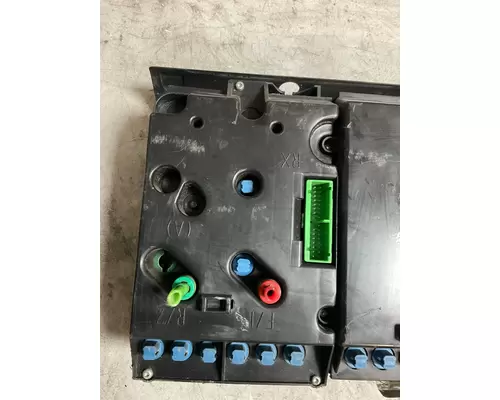 VOLVO VNL Instrument Cluster