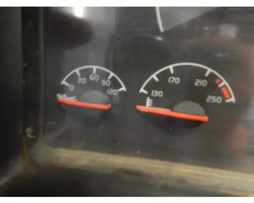 VOLVO VNL Instrument Cluster