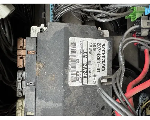 VOLVO VNL LIGHT CONTROL MODULE