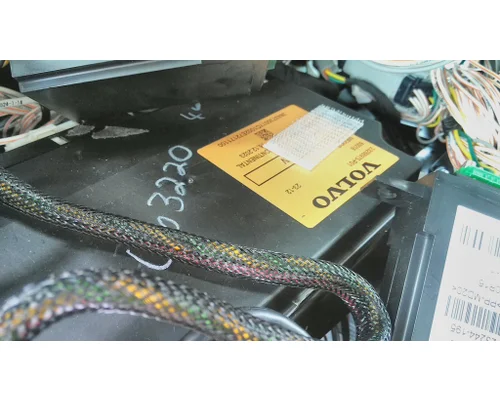 VOLVO VNL LIGHT CONTROL MODULE