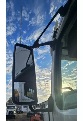 VOLVO VNL MIRROR ASSEMBLY CAB/DOOR