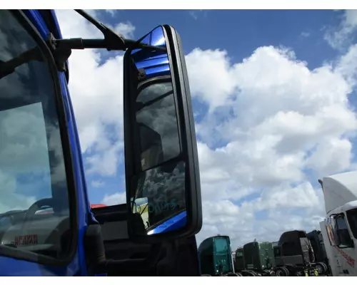VOLVO VNL MIRROR ASSEMBLY CABDOOR