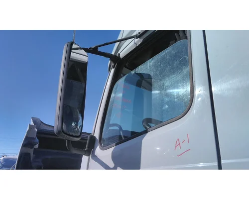 VOLVO VNL MIRROR ASSEMBLY CABDOOR