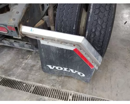 VOLVO VNL MUD FLAP HANGER