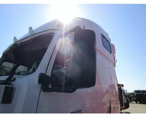 VOLVO VNL Mirror (Side View)