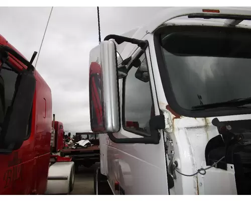 VOLVO VNL Mirror (Side View)