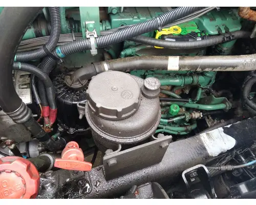 VOLVO VNL POWER STEERING RESERVOIR