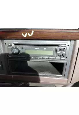 VOLVO VNL RADIO AM/FM/CD