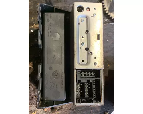 VOLVO VNL Radio
