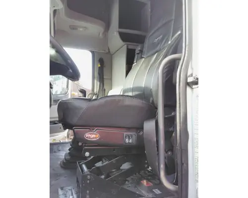VOLVO VNL SEAT, FRONT