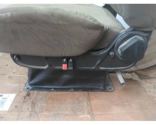 VOLVO VNL SEAT, FRONT