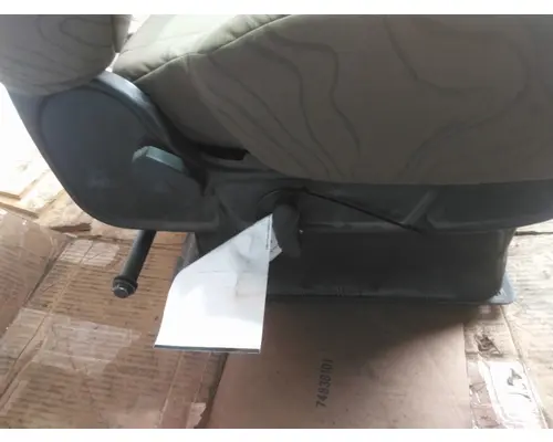 VOLVO VNL SEAT, FRONT