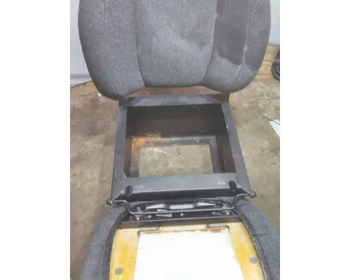 VOLVO VNL SEAT, FRONT