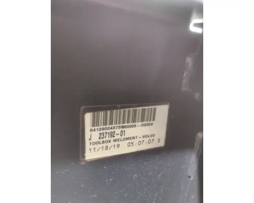 VOLVO VNL SEAT, FRONT