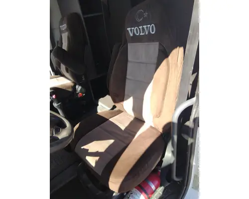 VOLVO VNL SEAT, FRONT