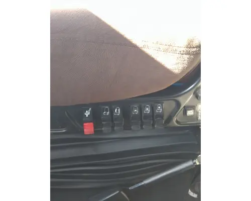 VOLVO VNL SEAT, FRONT