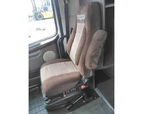 VOLVO VNL SEAT, FRONT
