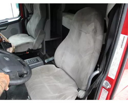 VOLVO VNL SEAT, FRONT