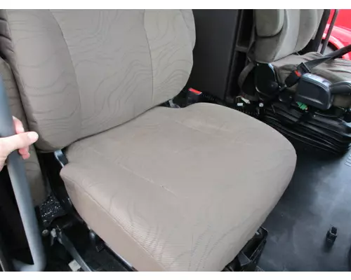 VOLVO VNL SEAT, FRONT