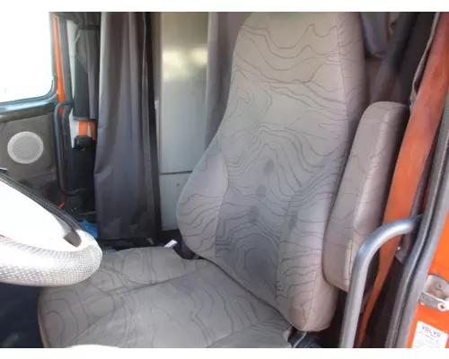 VOLVO VNL SEAT, FRONT